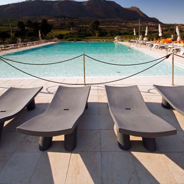 slide-low-lita-lounge-lounger-outdoor-pe-kunststoff-hygienisch-pflegeleicht-farbig-in-outdoor-relaxliege-sonnenliege-pool-liege