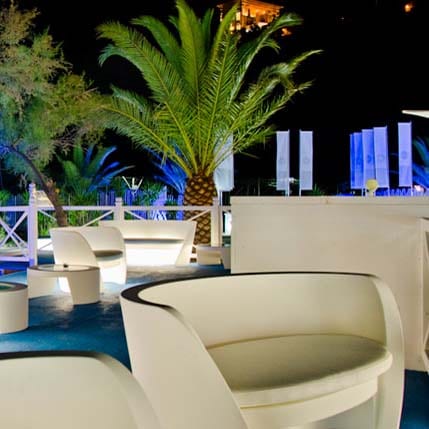 slide-rap-sofa-beleuchtet-outdoor-exklusive-gartenmoebel-objekt-hotel