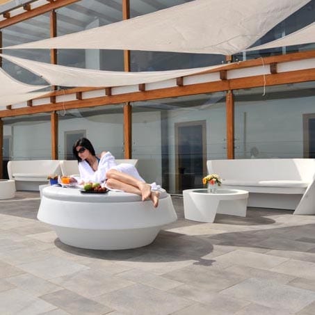 hotel-terrassen-design-moebel-kunststoff-slide-gio-rap-tao