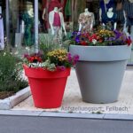 Große-Blumenkübel-Pflanzkübel-Pflanztröge-Stadt-Verschönerung-öffentliche-Plätze