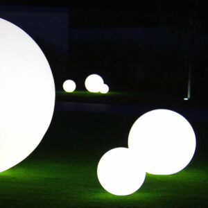 aussenbeleuchtung-gartenbeleuchtung-grosse-kugel-beleuchtet-slide-globo-outdoor-matt-glanz-30-bis-200-cm