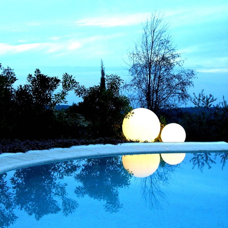 aussenbeleuchtung-kugel-beleuchtet-gartenbeleuchtung-slide-globo-outdoor-matt-oder-glanz-40-60-80-100-120-150-200-cm