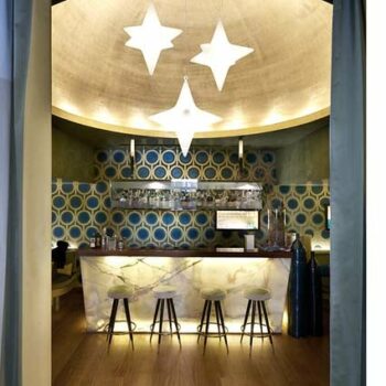 gastronomie-bar-lounge-design-beleuchtung-moebel-slide-italien