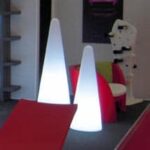 slide-cono-leuchte-stehleuchte-leuchtkegel-leuchtsaeule-indoor-outdoor-design-aussenbeleuchtung