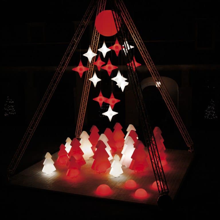 slide-weihnachtsbaum-tannenbaum-modern-art-objekt-beleuchtung-weihnachten-2