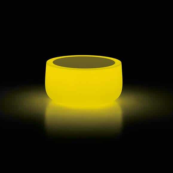 plust-moebel-design-gartentisch-beleuchtet-bold-led-light-table-yellow
