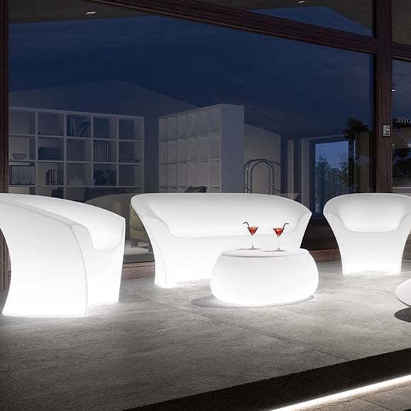 plust-ohla-armchair-beleuchteter-sessel-in-outdoor-exklusive-objekt-design-gartenmoebel-beleuchtet