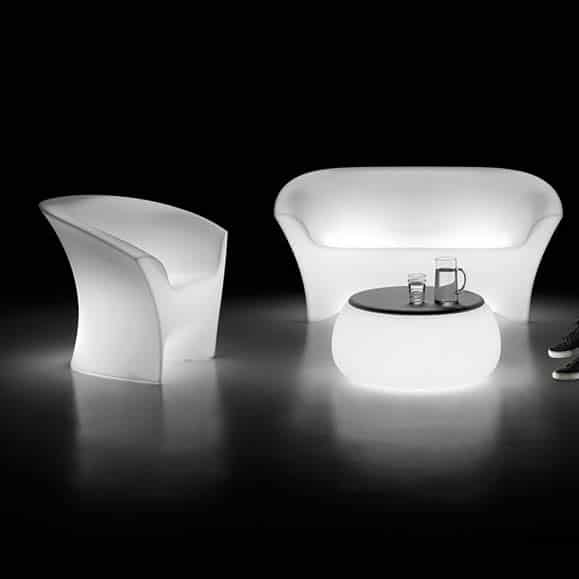 plust-ohla-sofa-beleuchtet-in-outdoor-exklusive-objekt-design-gartenmoebel-beleuchtet-2